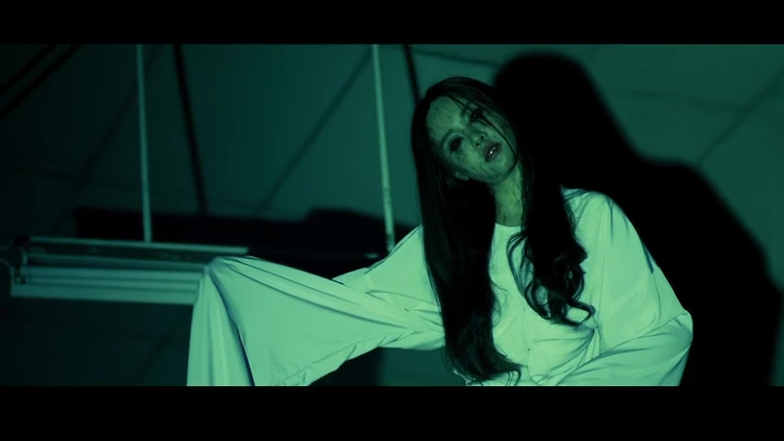 《盂蘭神功》影評-打破鬼片慣用公式，張家輝初次自導自演電影