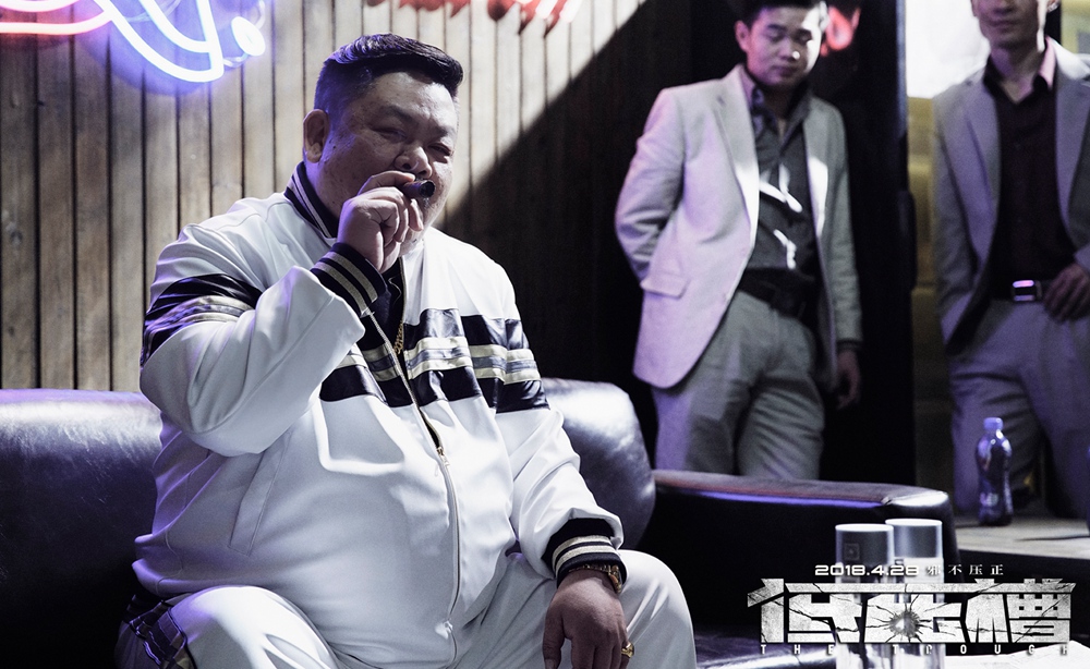 《低壓槽》影評-意識流的臥底題材，張家輝首部執導警匪片