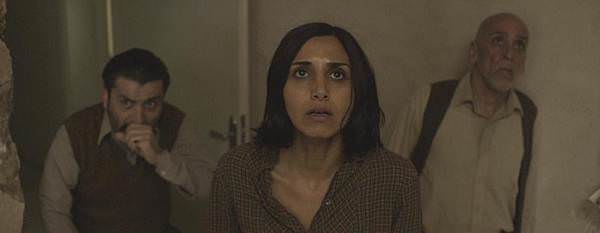 《闇影之下》Under the Shadow 劇照