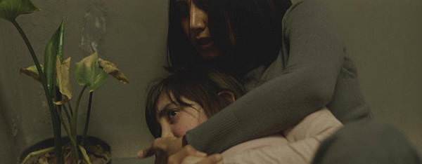 《闇影之下》Under the Shadow 劇照