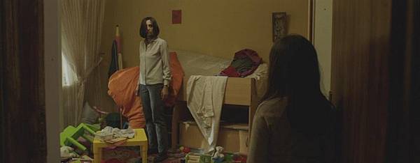 《闇影之下》Under the Shadow 劇照